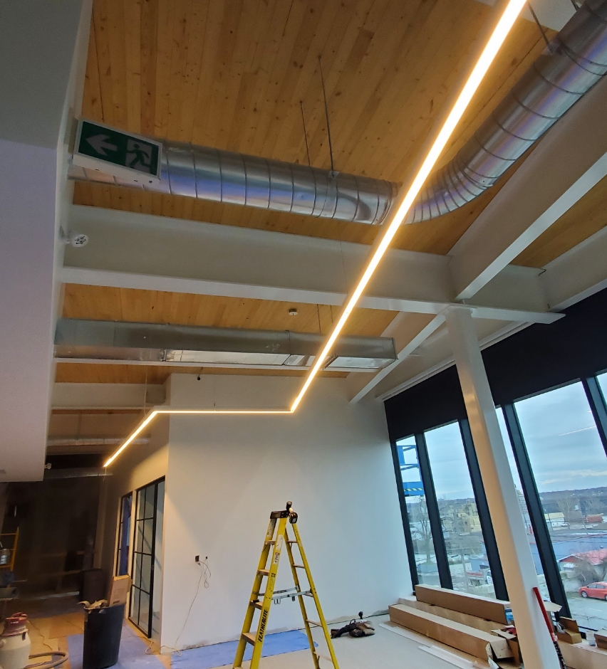 Opex Electrique - eclairage led plafond bois commercial - Électricien Montréal - Électricien Rive-Nord