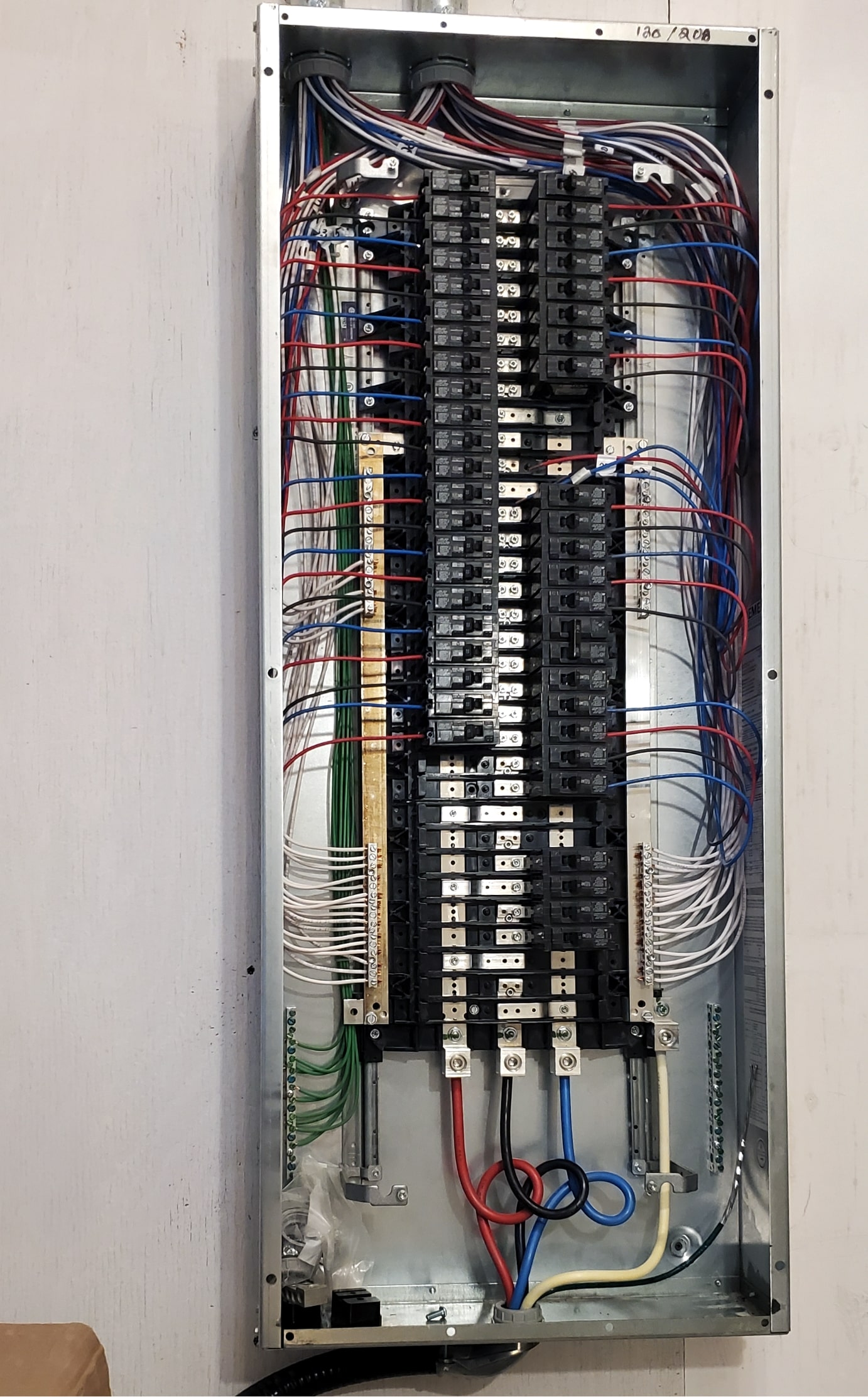 Opex Electrique - panneau electrique cablage professionnel - Électricien Montréal - Électricien Rive-Nord